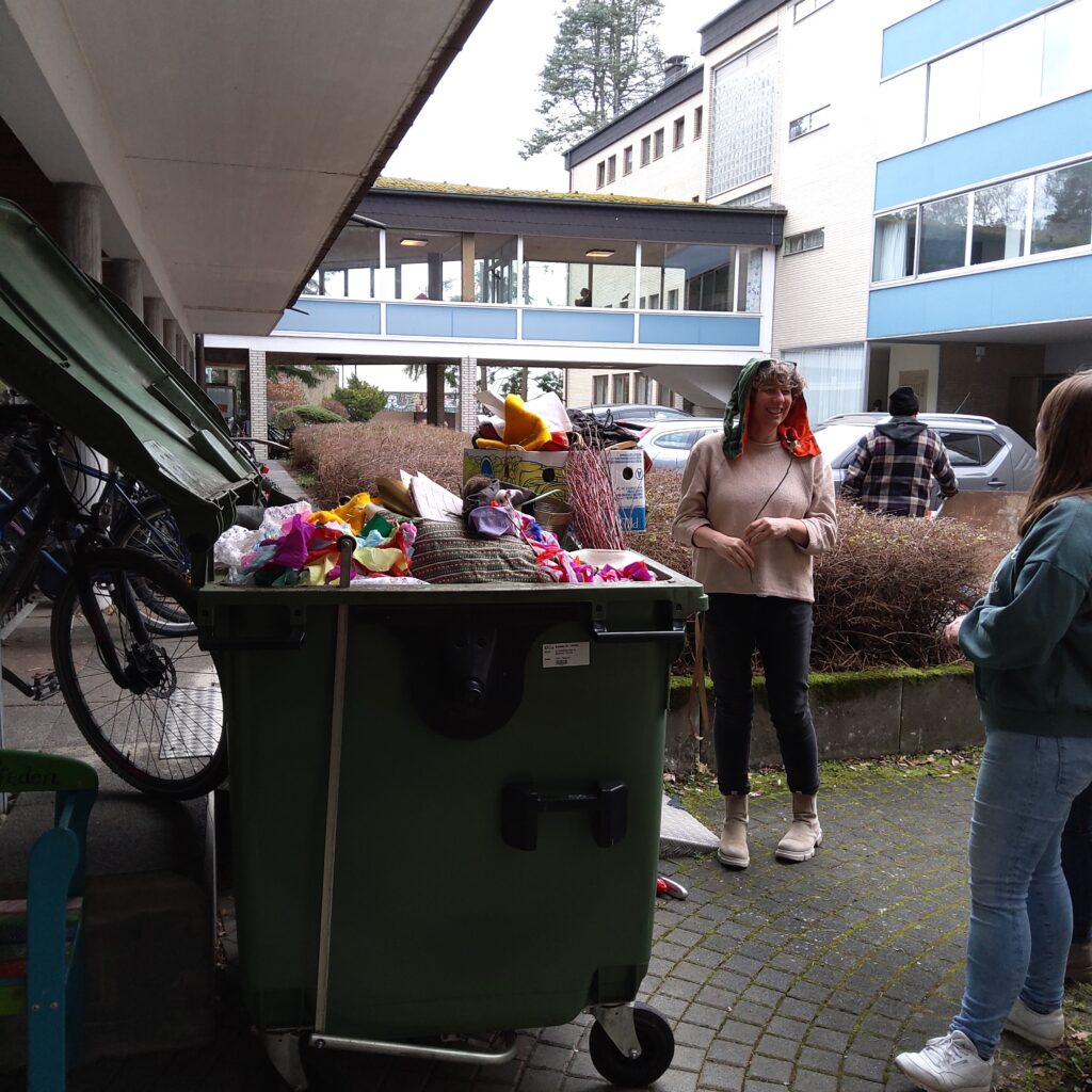 Müll oder Verkleidung?