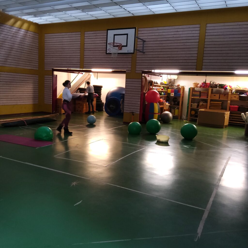 Turnhalle neu strukturiert